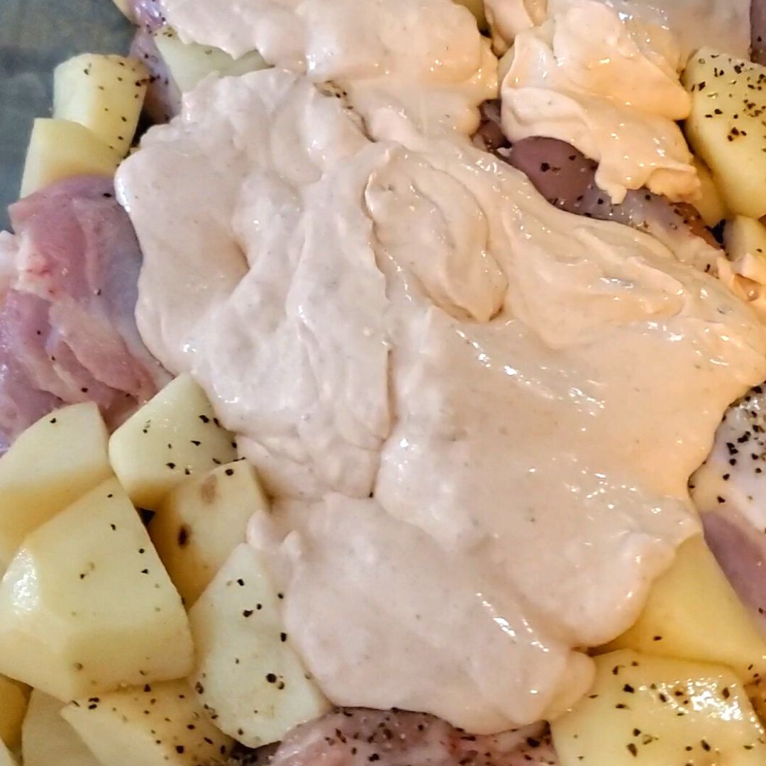 DRUMSTICKS WITH SOUR CREAM AND CHIPOTLE