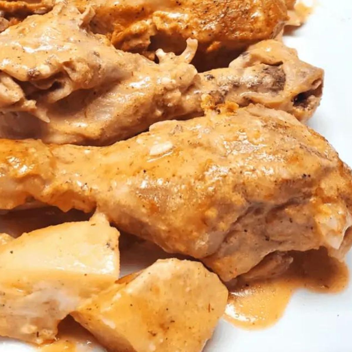 DRUMSTICKS WITH SOUR CREAM AND CHIPOTLE