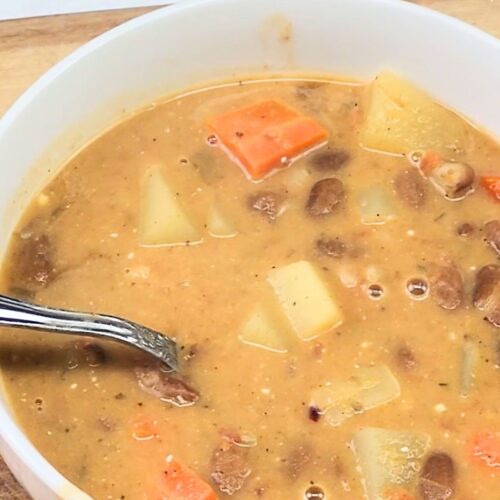 DELICIOUS PINTO BEAN SOUP.